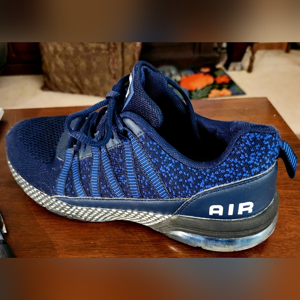AUTPER AIR Running shoes size 8m breathable . Spring back shock. Light design .